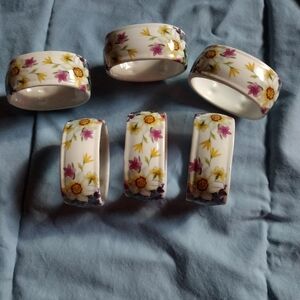 🙂Set of Six St George Fine Bone China Napkin Rings with Floral Pattern